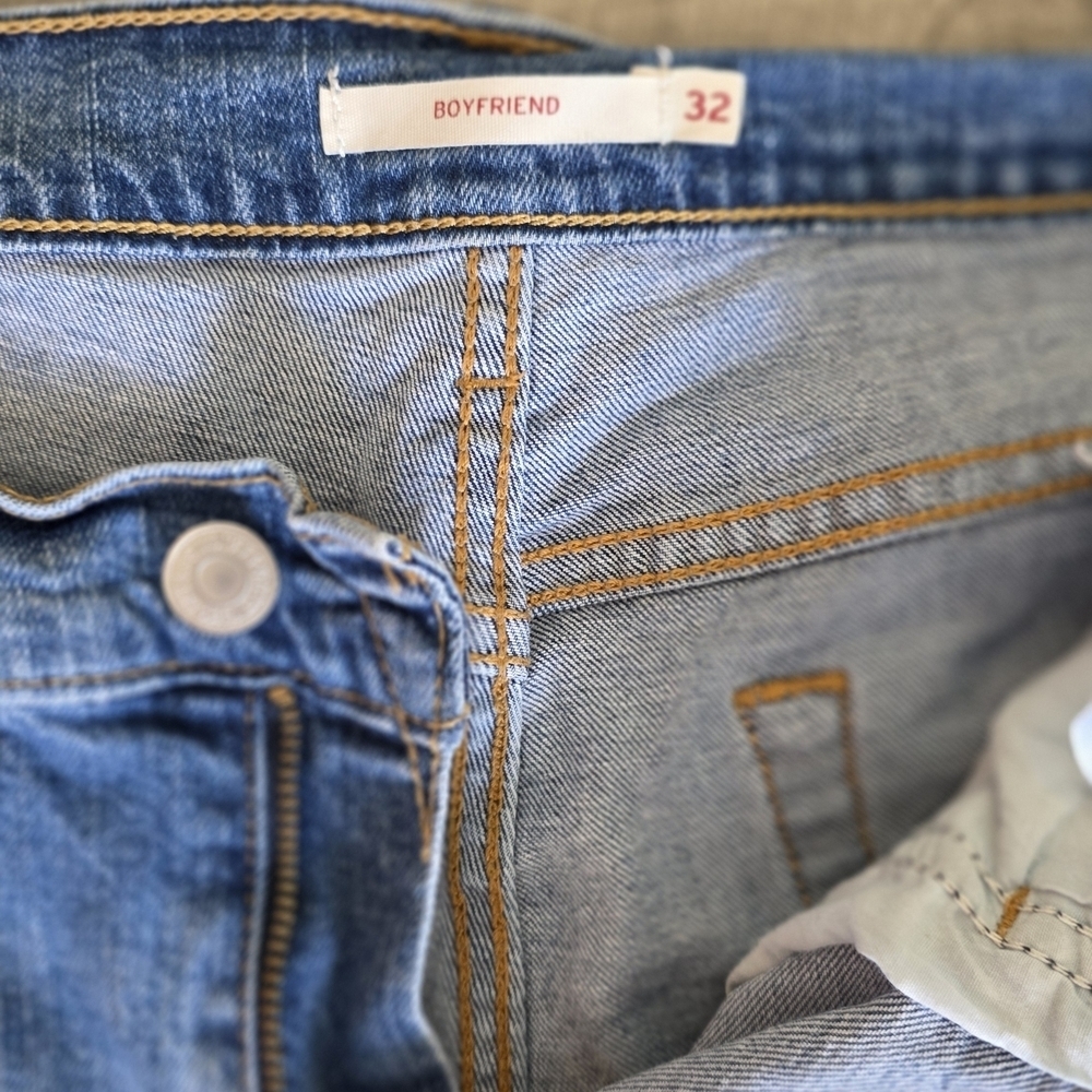Levi's Blue Distressed Women Boyfriend Jeans - Picture 2 of 6